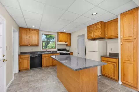 Kitchen - 184 3rd St, Cortlandt, NY 10511 photo 2 of 4