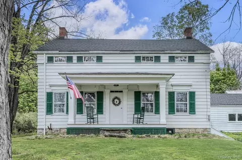 51 Mountainside Rd, Warwick, NY 10990