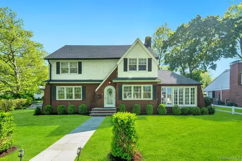 10 Dupont Ave, White Plains, NY 10605