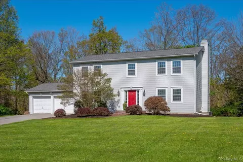13 Hart Dr, Poughkeepsie, NY 12603
