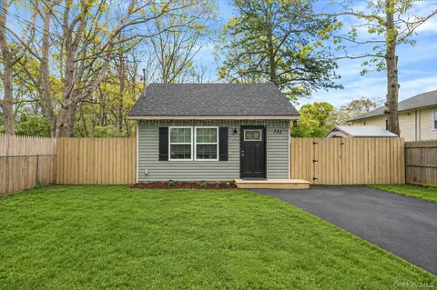 332 Commack Rd, Shirley, NY 11967