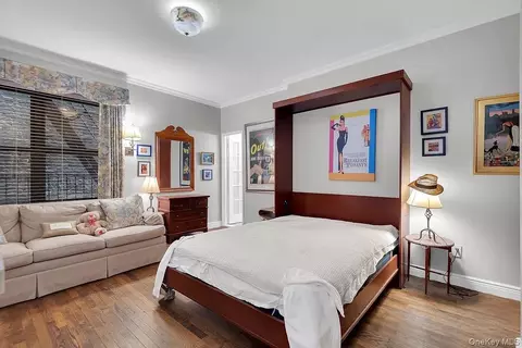160 E 91st St #3B, New York, NY 10128
