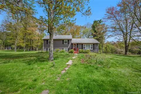 2 Sunset Dr, Thompson, NY 12701