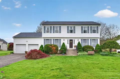 5 Waterford Cir, Washingtonville, NY 10992