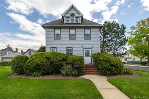 35 N Corona Ave, Valley Stream, NY 11580