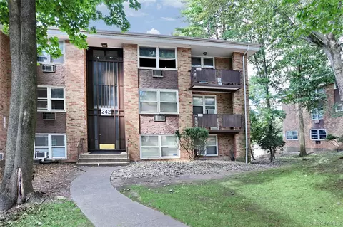 242 Kearsing Pkwy #D, Ramapo, NY 10952
