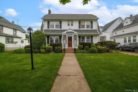 215 Lakeview Ave, Hempstead, NY 11570