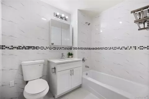 Bath - 141-15 Cherry Ave #6E, New York, NY 11355 photo 3 of 4