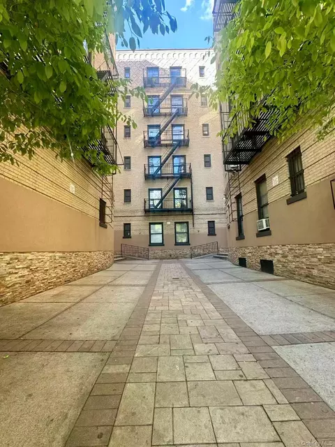 61-09 39th Ave, Woodside, NY 11377