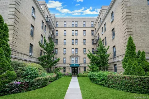 43 Calton Rd #2M, New Rochelle, NY 10804