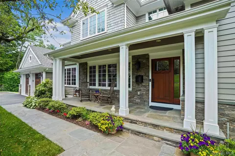 17 Hemlock Rd, Greenburgh, NY 10530