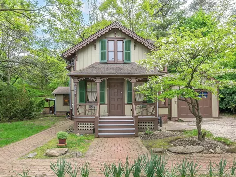 130 Mott Ave, North Hempstead, NY 11576