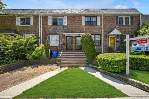 15822 Powells Cove Blvd, New York, NY 11357