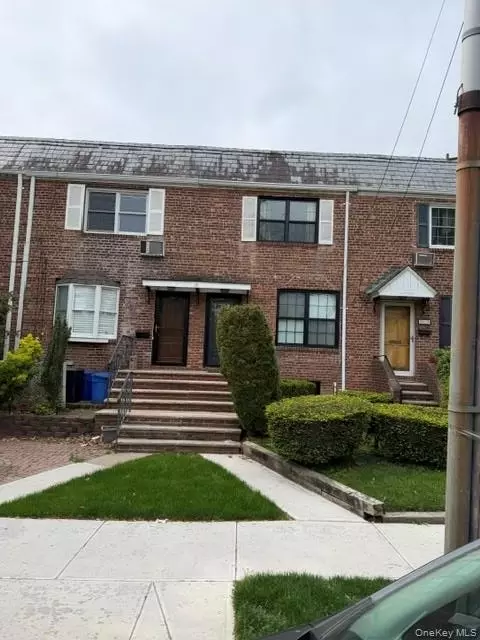 15822 Powells Cove Blvd, New York, NY 11357
