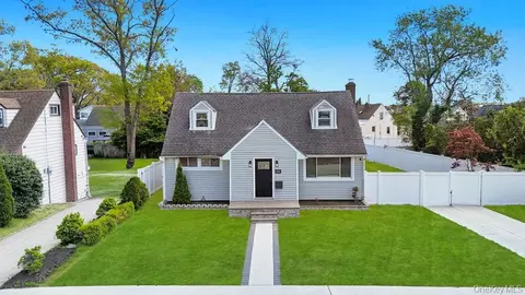 543 Coolidge Ave, Rockville Centre, NY 11570