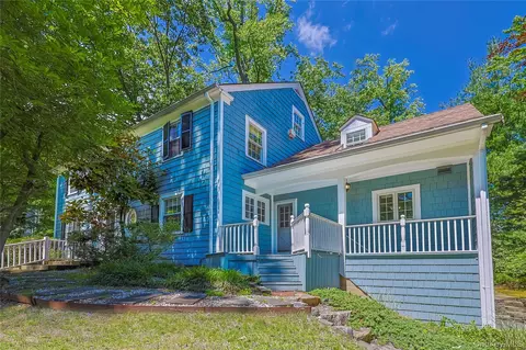 4 N Ravine Rd, North Hempstead, NY 11023