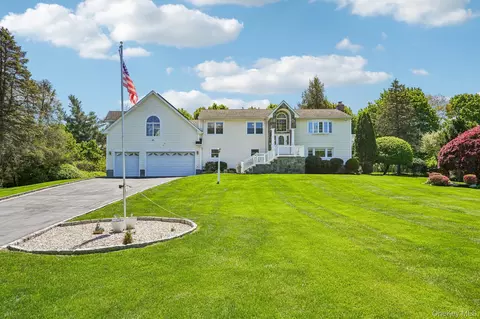 1 Green Tree Rd, Yorktown, NY 10598