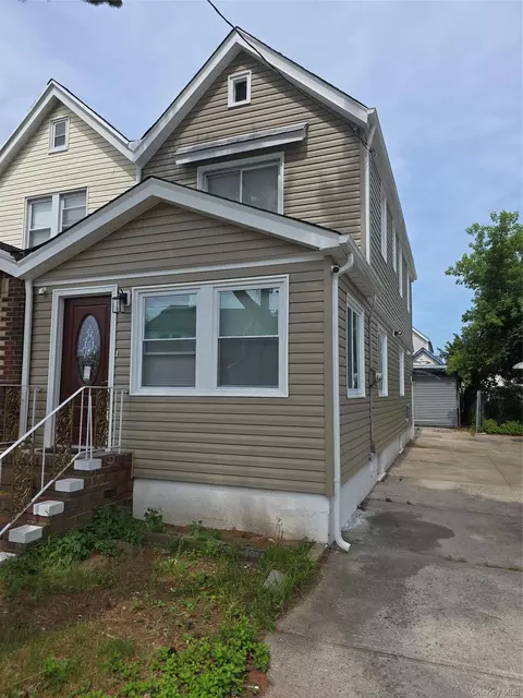 11807 202nd St, Saint Albans, NY 11412