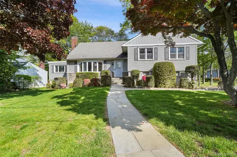 48 Stanton Cir, New Rochelle, NY 10804
