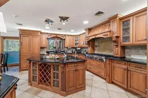 10 Elyise Rd, Ramapo, NY 10952