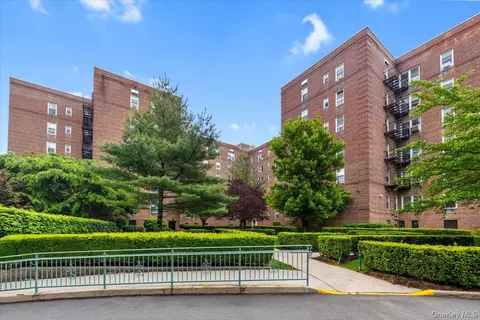 5650 Netherland Ave #2E, New York, NY 10471