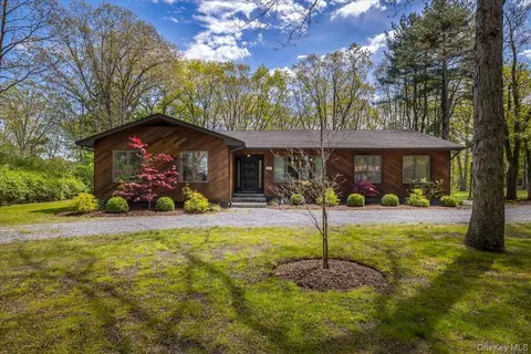 363 Miller Place Rd, Miller Place, NY 11764