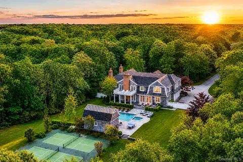 486 Middle Line Hwy, Southampton, NY 11932