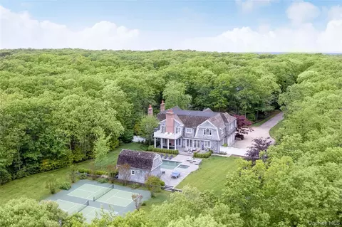 486 Middle Line Hwy, Southampton, NY 11932
