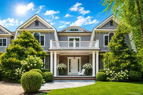 486 Middle Line Hwy, Southampton, NY 11932