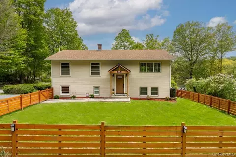 23 Lakeview Dr, Holmes, NY 12531