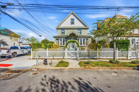 18601 Nashville Blvd, New York, NY 11413