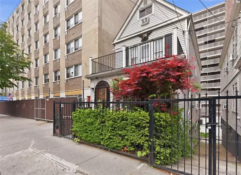 3855 Carpenter Ave, New York, NY 10467