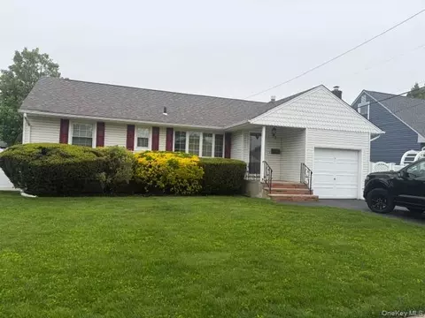 53 Colonial Dr, South Farmingdale, NY 11735
