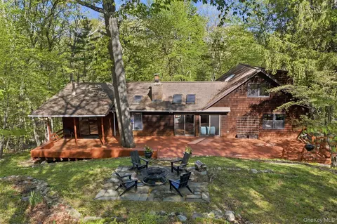 8 Upper Shad Rd, Pound Ridge, NY 10576