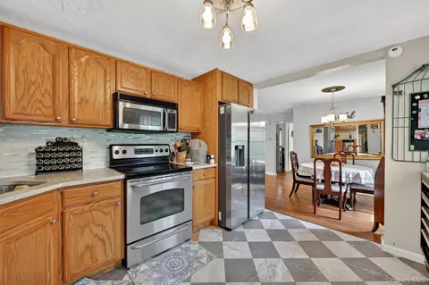 Kitchen - 2596 Us Highway 9w, Cornwall, NY 12518 photo 2 of 3