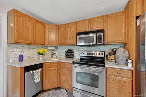 Kitchen - 2596 Us Highway 9w, Cornwall, NY 12518 photo 1 of 3