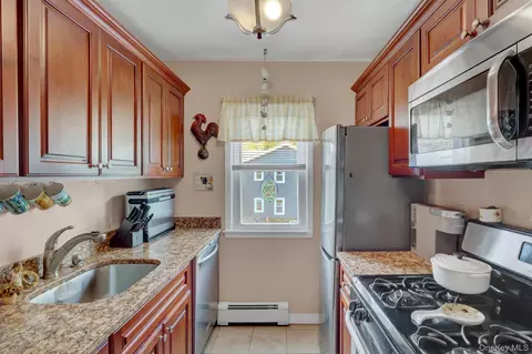 Kitchen - 21 Toehee Pl #2B, Islip, NY 11751 photo 1 of 2