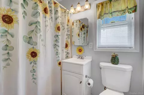Bath - 21 Toehee Pl #2B, Islip, NY 11751 photo 1 of 1