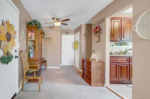 Entry Way - 21 Toehee Pl #2B, Islip, NY 11751 photo 1 of 2