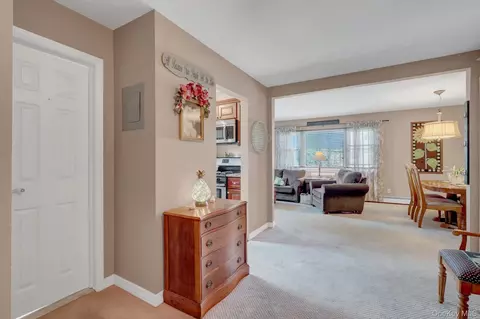Entry Way - 21 Toehee Pl #2B, Islip, NY 11751 photo 2 of 2