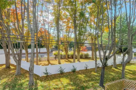 Exterior - 21 Toehee Pl #2B, Islip, NY 11751 photo 7 of 9