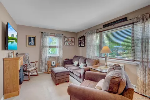 Living - 21 Toehee Pl #2B, Islip, NY 11751 photo 2 of 2