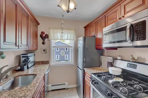 Kitchen - 21 Toehee Pl #2B, Islip, NY 11751 photo 2 of 2