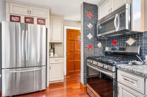 Kitchen - 139 Stevens Ave, Hempstead, NY 11550 photo 3 of 4