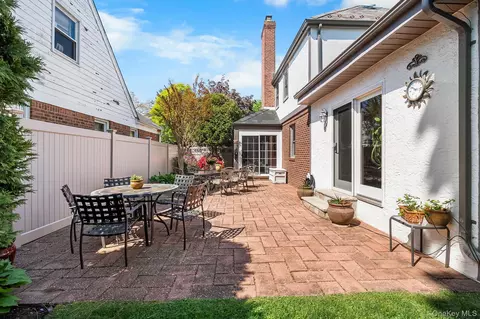 Exterior - 139 Stevens Ave, Hempstead, NY 11550 photo 4 of 7