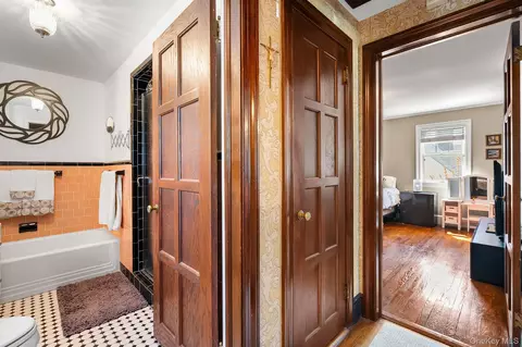 Entry Way - 139 Stevens Ave, Hempstead, NY 11550 photo 2 of 2