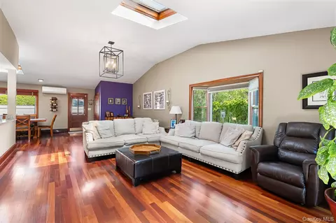 Living - 139 Stevens Ave, Hempstead, NY 11550 photo 5 of 5