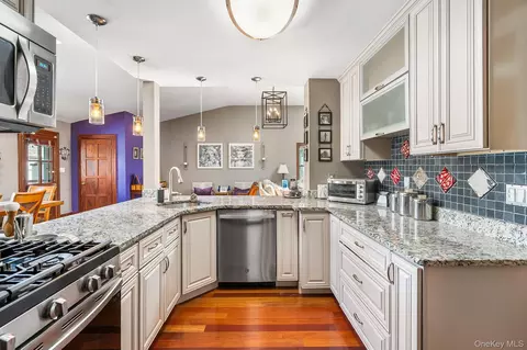Kitchen - 139 Stevens Ave, Hempstead, NY 11550 photo 2 of 4