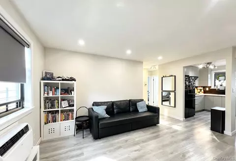 6874 136th St #A, Kew Gardens Hills, NY 11367