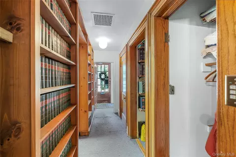 Entry Way - 104 Hooker Ave, Poughkeepsie, NY 12601 photo 3 of 6
